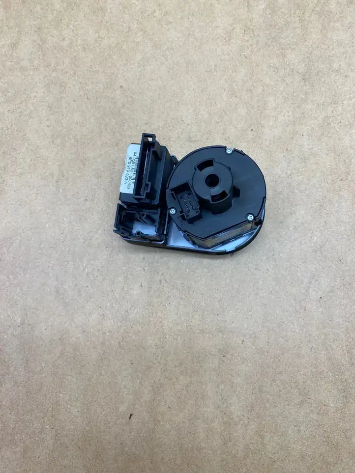 Audi A3/S3 8P (2008 - 2013) 8P1941531AH Включатель фонарей — фото 3