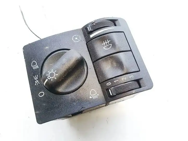 Opel Astra G (1998 - 2004) 90561381 Включатель фонарей — фото 1