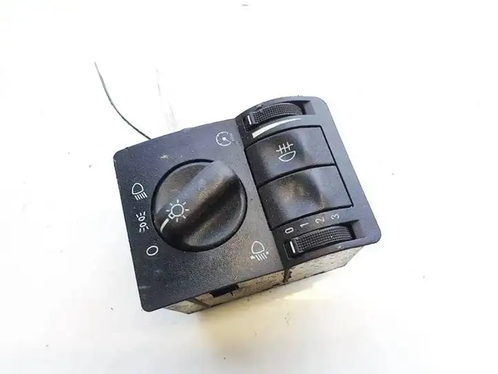 Opel Astra G (1998 - 2004) 90561381 Включатель фонарей — фото 2