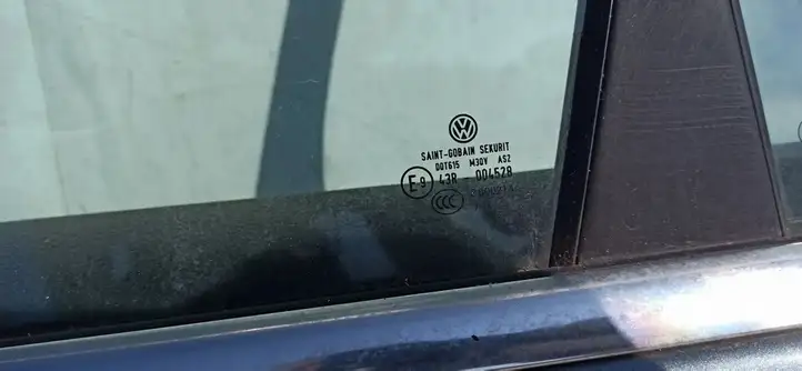 Volkswagen Jetta V (2005 - 2010) Pilka Форточка двери — фото 2