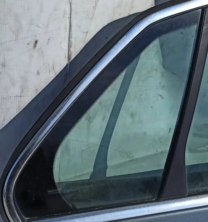 Volkswagen Jetta V (2005 - 2010) Pilka Форточка двери — фото 3