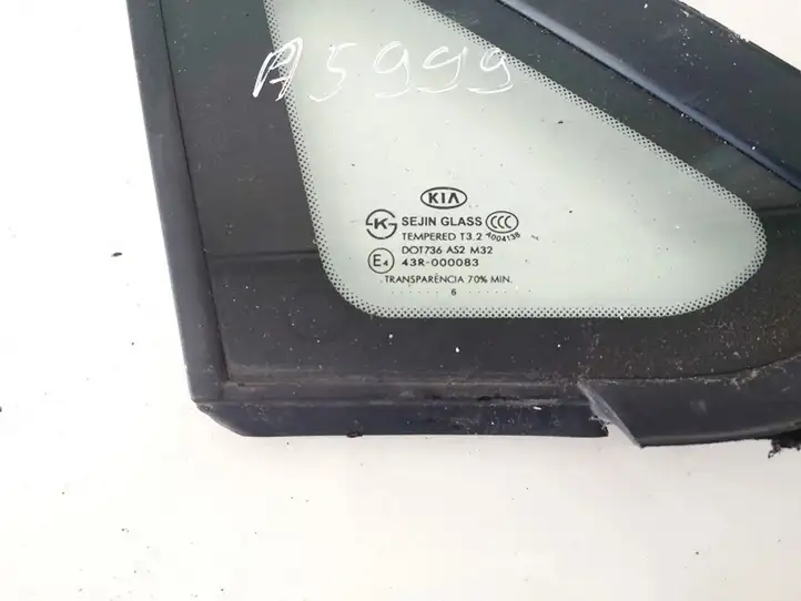 Kia Carens II (2006 - 2012) Треугольное стекло кузова — фото 2