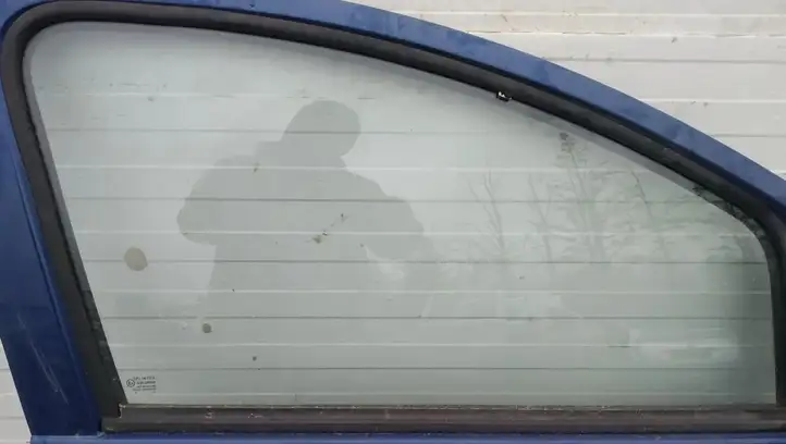 Toyota Aygo AB10 (2005 - 2008) Стекло передней двери — фото 1