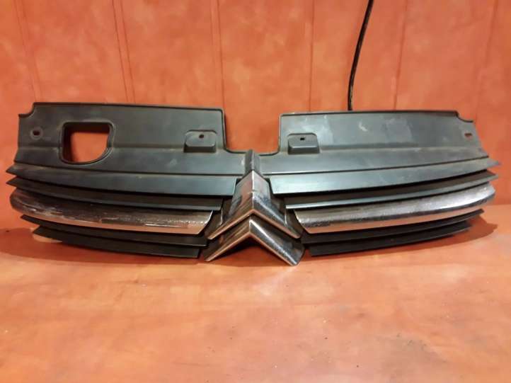 9636751980 Citroen C5 Grotelės viršutinės