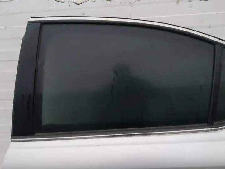 Lexus IS 220D-250-350 (2005 - 2010) Стекло задней двери — фото 1