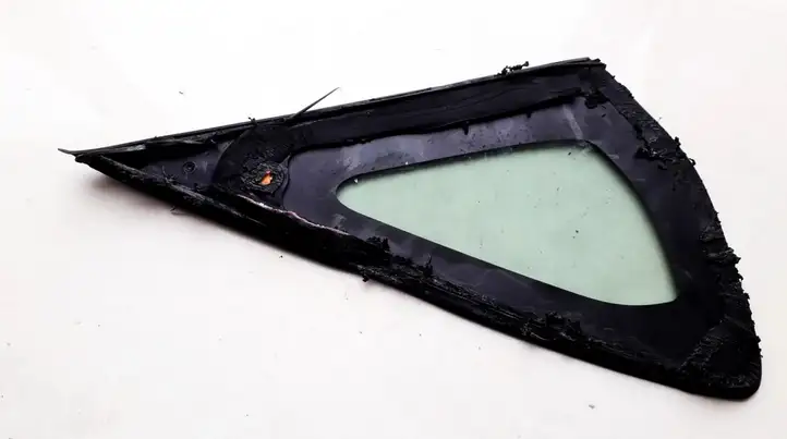 Toyota Prius (XW20) (2003 - 2009) Треугольное стекло кузова — фото 2