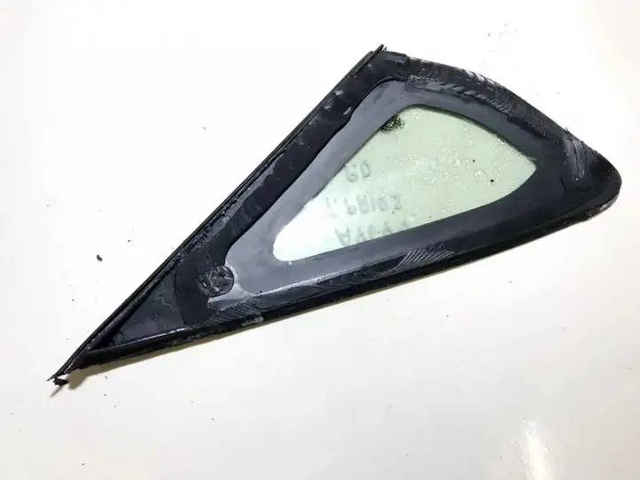 Toyota Prius (XW20) (2003 - 2009) Треугольное стекло кузова — фото 2