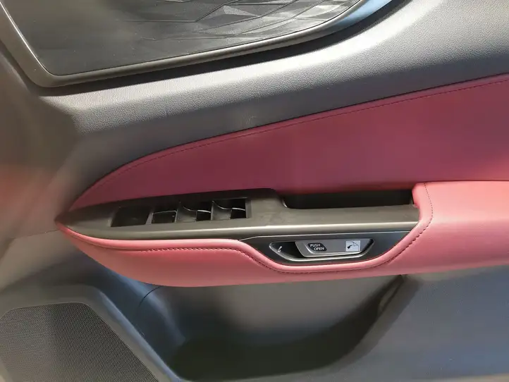 Lexus NX (2021 - ) 67601X1009 Обшивка передней двери — фото 11