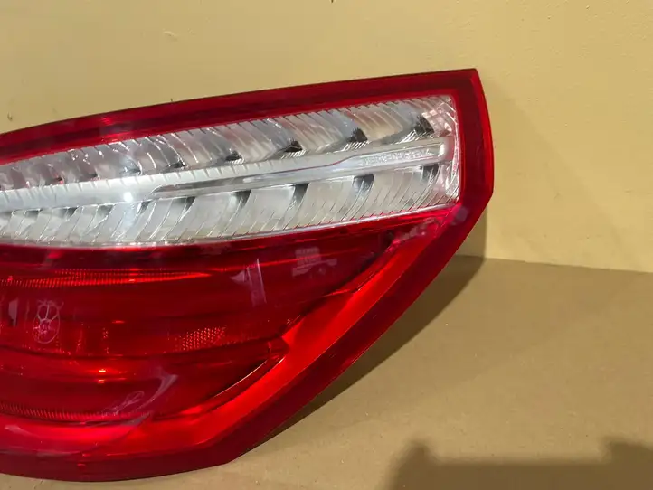 Mercedes-Benz SL R231 (2012 - 2019) A2318200464 Задний фонарь в кузове — фото 2