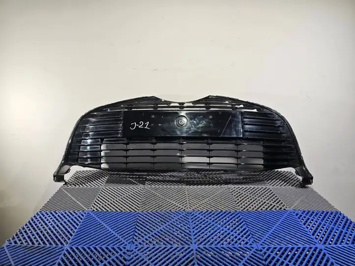 Toyota Yaris (2014 - 2019) 531020D03070 Нижняя решетка переднего бампера — фото 1
