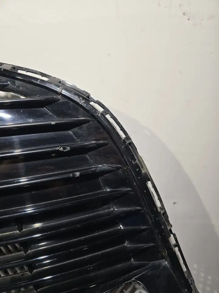 Toyota Yaris (2014 - 2019) 531020D03070 Нижняя решетка переднего бампера — фото 3