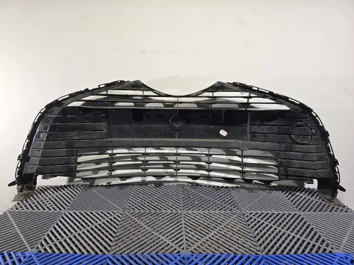 Toyota Yaris (2014 - 2019) 531020D03070 Нижняя решетка переднего бампера — фото 4