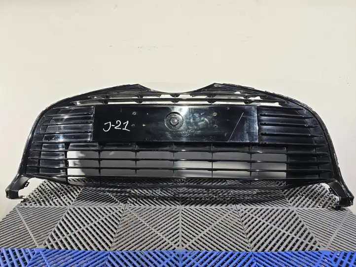 Toyota Yaris (2014 - 2019) 531020D03070 Нижняя решетка переднего бампера — фото 8