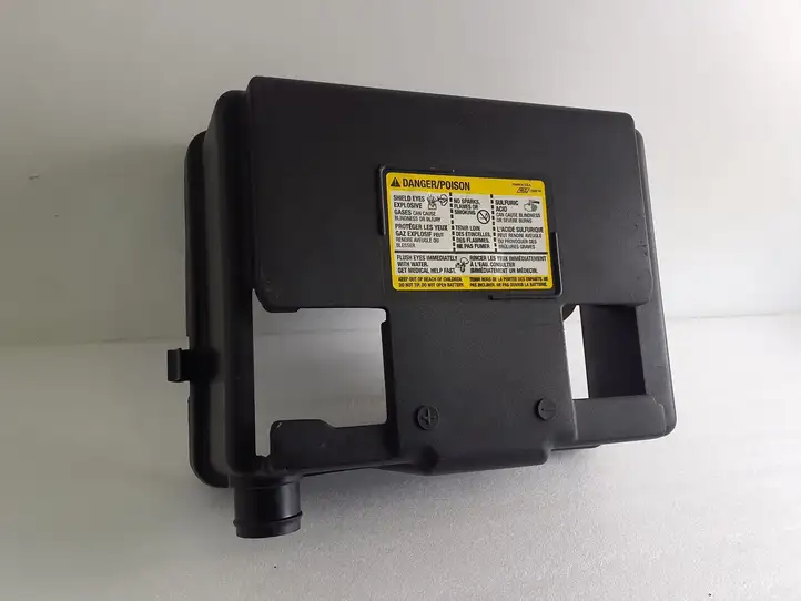 Hummer H3 (2005 - 2010) 15928694 Крышка ящика аккумулятора — фото 1