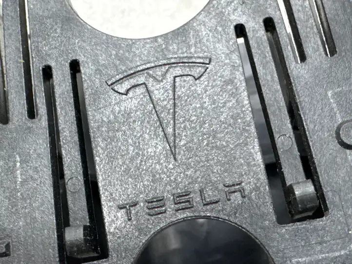 Tesla Model Y (2019 - 2024) 150012300B Кронштейн радара Distronic — фото 8
