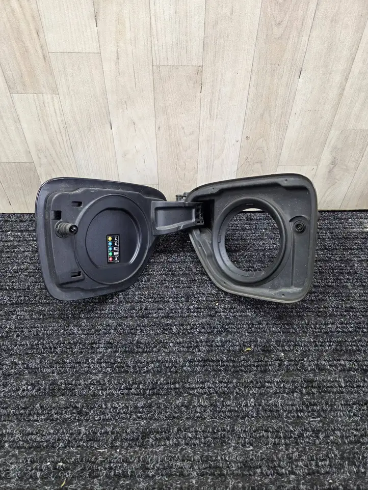BMW 3 F30 F35 F31 (2012 - 2018) 7368306 Крышка зарядного разъема — фото 2