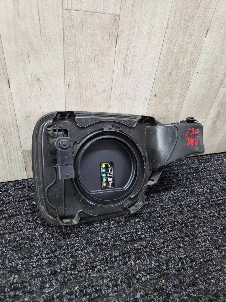 BMW 3 F30 F35 F31 (2012 - 2018) 7368306 Крышка зарядного разъема — фото 3