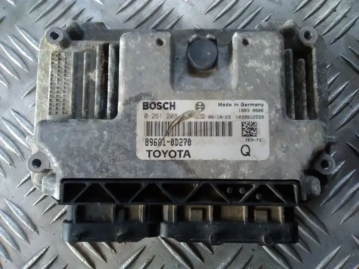 Toyota Yaris (1999 - 2003) 896610D270 Блок управления двигателем (ЭБУ) — фото 1