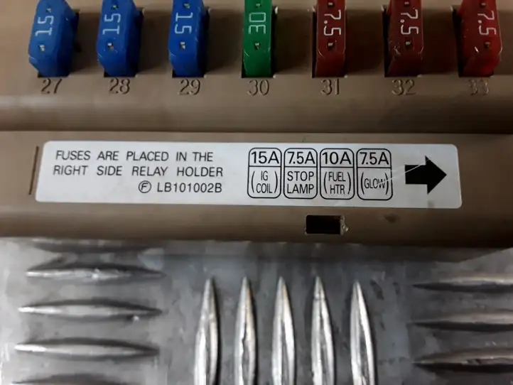 Subaru Legacy (2003 - 2009) LB101002B Блок предохранителей — фото 2