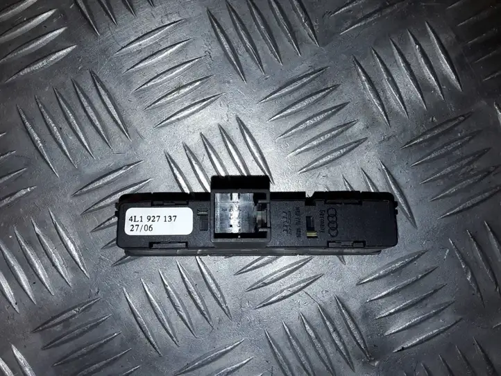 Audi Q7 4L (2005 - 2009) 4L1927137 Включатель аварийных фонарей — фото 2