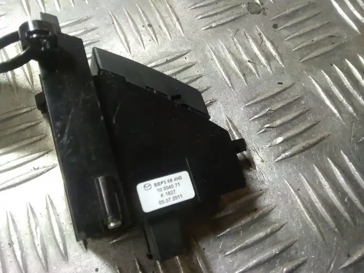 Mazda 3 I (2006 - 2009) BBP3664H0 Включатель аварийных фонарей — фото 3