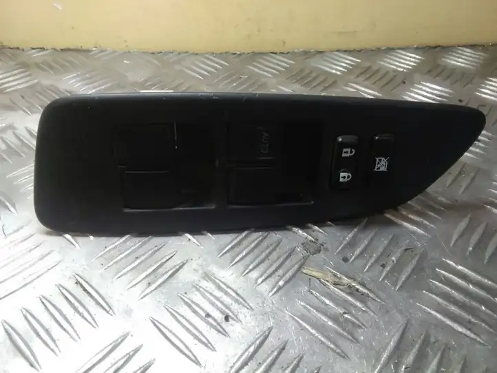 Toyota Auris 150 (2006 - 2012) 7423202550 Блок кнопок стеклоподъемников — фото 1