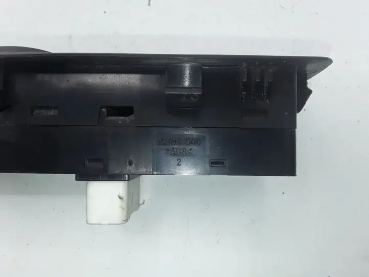 Hyundai Elantra (2000 - 2003) 621W03580 Кнопка стеклоподъемников — фото 4