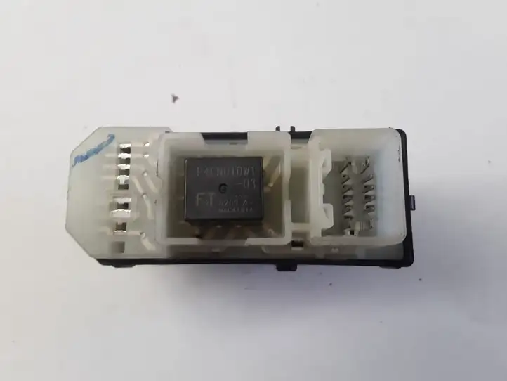 Toyota Avensis Verso (2004 - 2009) 8403044020 Блок кнопок стеклоподъемников — фото 2