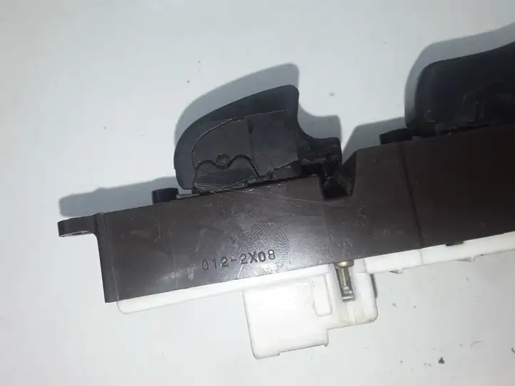 Toyota Corolla E120 E130 (2000 - 2004) 0122X08 Блок кнопок стеклоподъемников — фото 4