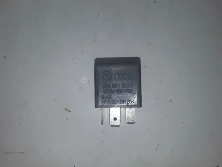 Audi A6 S6 C5 4B (2001 - 2004) 8D0951253A Другое реле — фото 1