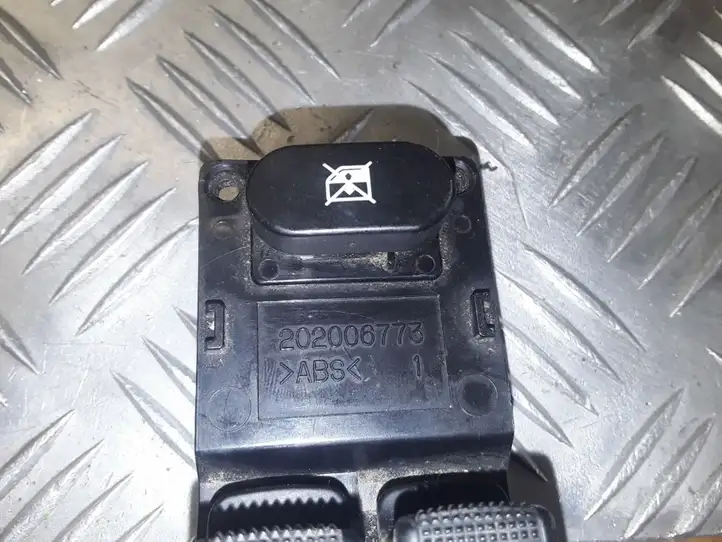 Hyundai i10 (2007 - 2012) 202006773 Блок кнопок стеклоподъемников — фото 3