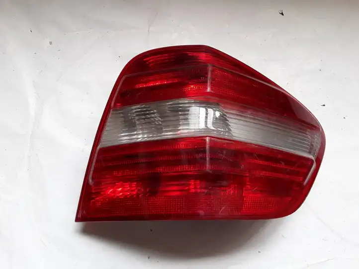 Mercedes-Benz ML W164 (2005 - 2011) 404122R Задний фонарь в кузове — фото 1
