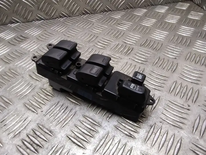 Toyota Prius (XW20) (2003 - 2009) 8482047012 Блок кнопок стеклоподъемников — фото 4