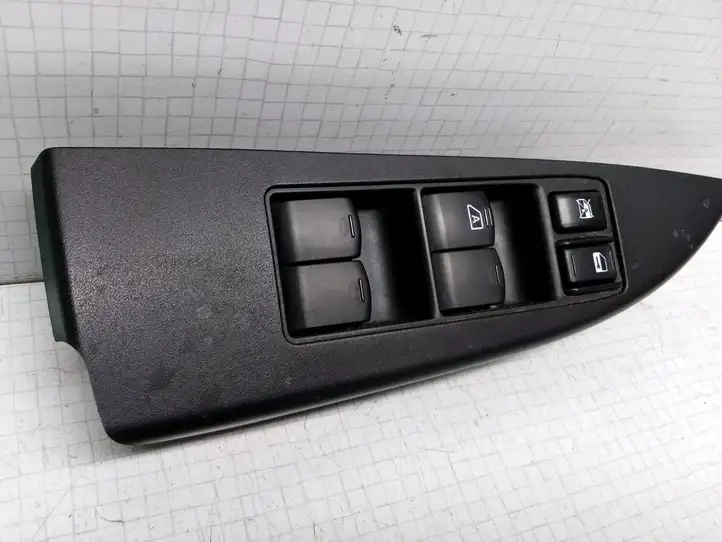 Subaru Outback (2009 - 2014) A03 Кнопка стеклоподъемников — фото 1