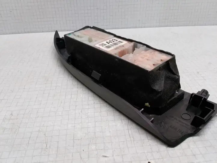 Subaru Outback (2009 - 2014) A03 Кнопка стеклоподъемников — фото 5