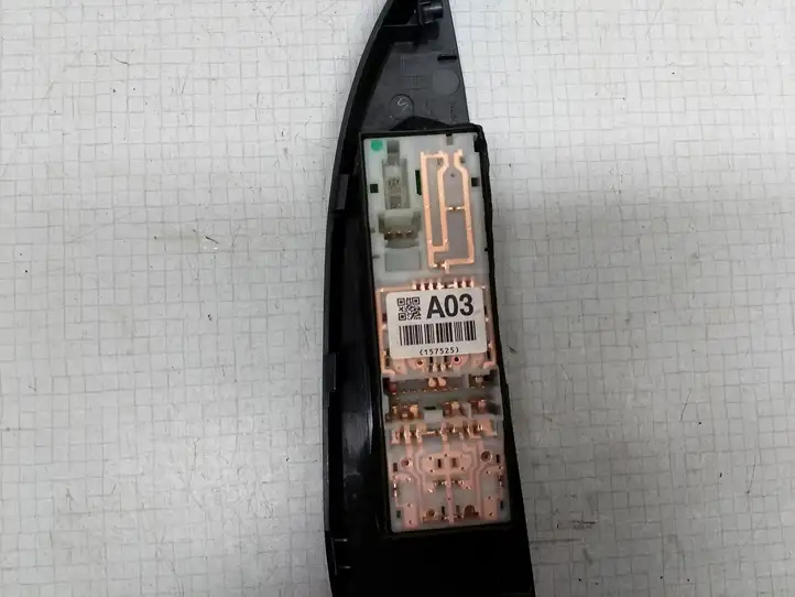 Subaru Outback (2009 - 2014) A03 Кнопка стеклоподъемников — фото 6