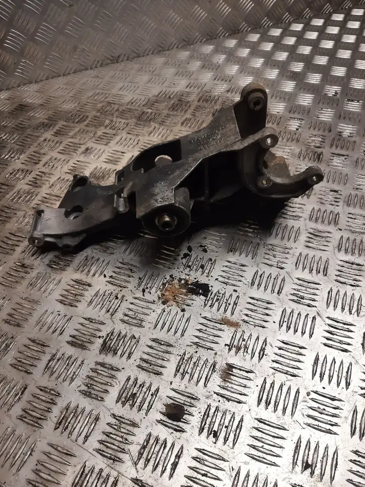 Volkswagen PASSAT B5.5 (2001 - 2005) 038903143AE Кронштейн генератора — фото 4