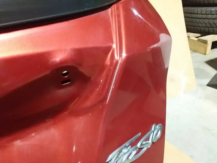 Ford Fiesta (2013 - 2017) Крышка багажника — фото 4