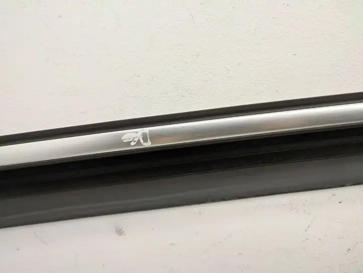 Volkswagen Sharan (2010 - 2015) 7N0843343M Накладка стекла двери — фото 4