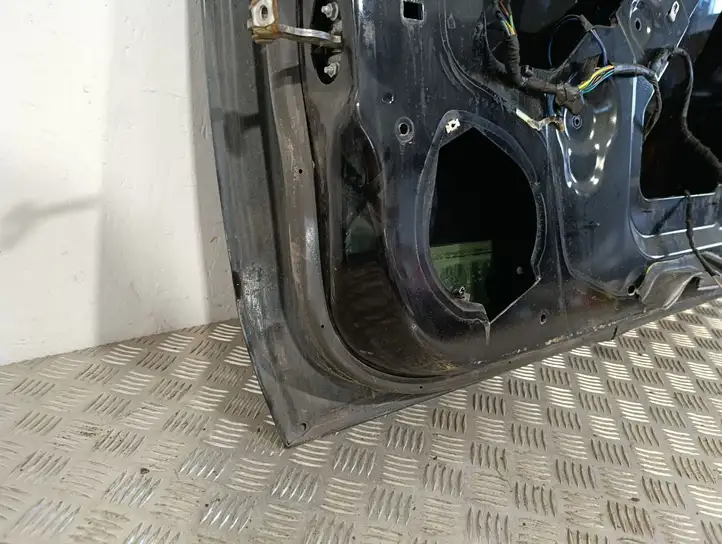 Hummer H3 (2005 - 2010)   Дверь