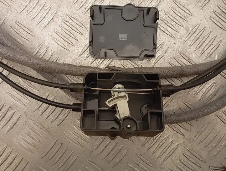 Volkswagen Crafter (2016 - )   Петля замка раздвижной двери