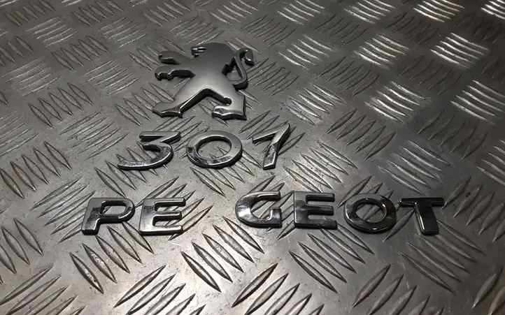 Peugeot 307 CC (2001 - 2005) 9674125380 Эмблема модели — фото 1