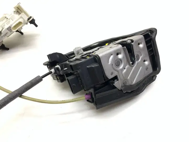 BMW 7 G11 G12 (2015 - 2022)  25811898 Механизм фиксации задней двери