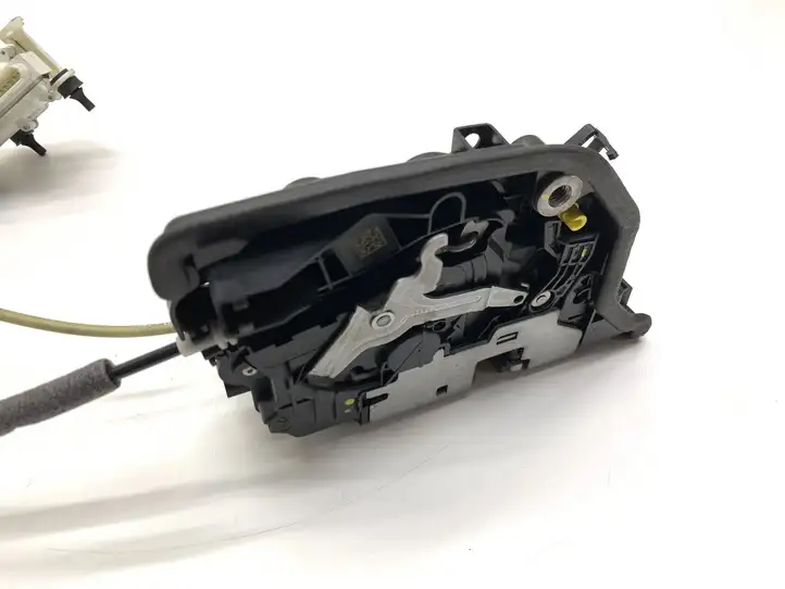 BMW 7 G11 G12 (2015 - 2022)  25811898 Механизм фиксации задней двери