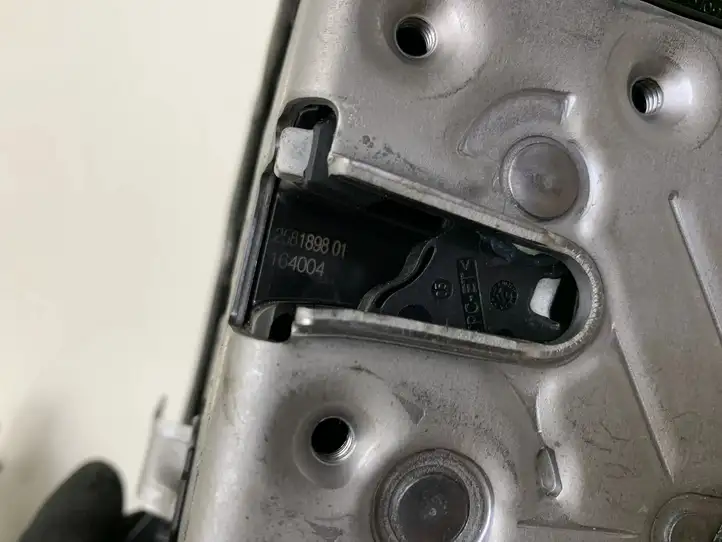 BMW 7 G11 G12 (2015 - 2022)  25811898 Механизм фиксации задней двери