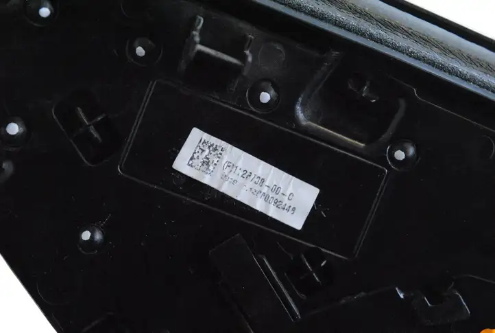 Tesla Model X (2015 - 2021) 112870800C Накладка стекла двери — фото 6