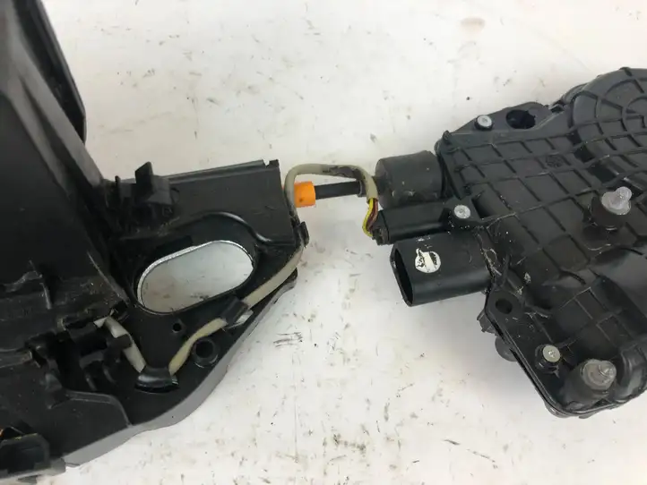 BMW X6 E71 (2008 - 2014)  7315024 Замок задней двери