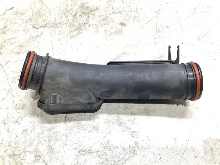 Volkswagen PASSAT B6 (2005 - 2010) 03C145674B Трубка подачи воздуха — фото 2