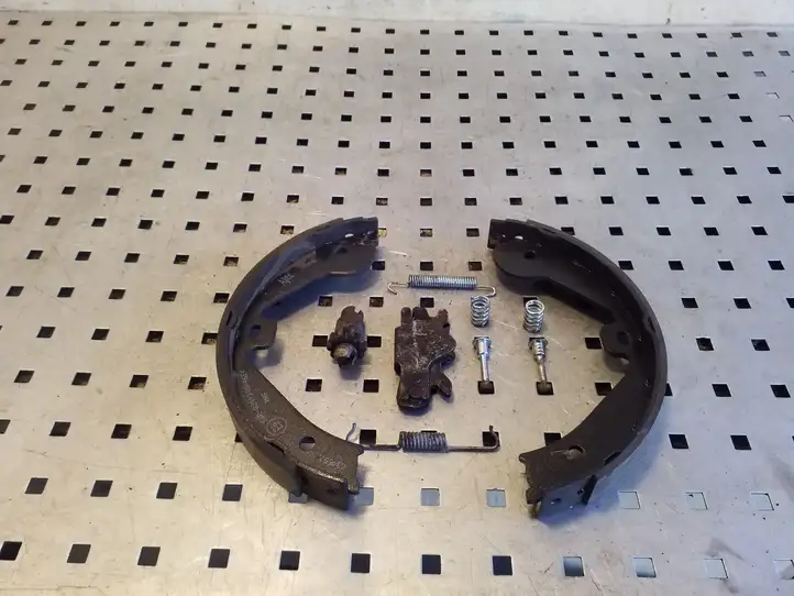 Mercedes-Benz ML W164 (2005 - 2011) Колодки ручного тормоза — фото 3