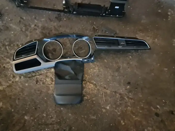 Volkswagen Touran III (2016 - ) Отделка панели приборов — фото 1